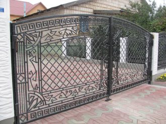 Кованые ворота – красивые и надежные конструкции для любого дома